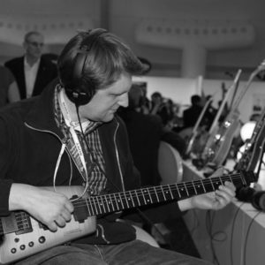 jens-wilde-gitarre-spielen-in-las-vegas_bw-600x600